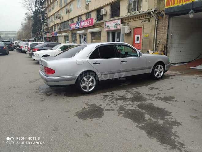 Mercedes E 240 1998, 320,000 km - 2.4 l - Bakı