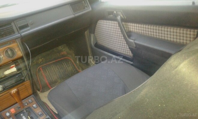 Mercedes 190 1991, 253,231 km - 2.5 l - Qazax