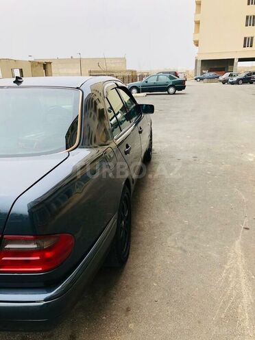 Mercedes E 240 1998, 278,321 km - 2.4 l - Bakı