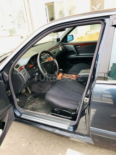 Mercedes E 240 1998, 278,321 km - 2.4 l - Bakı