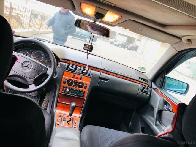 Mercedes E 240 1998, 278,321 km - 2.4 l - Bakı