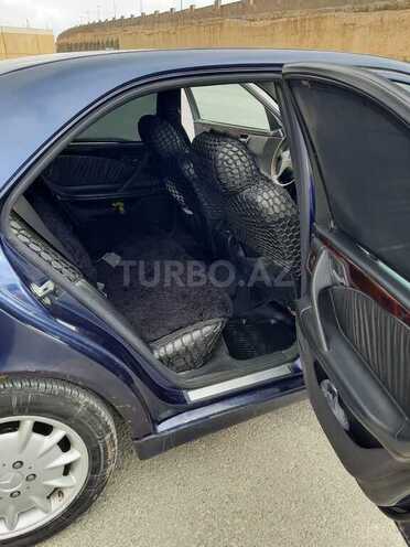 Mercedes E 220 2000, 300,000 km - 2.2 l - Bakı