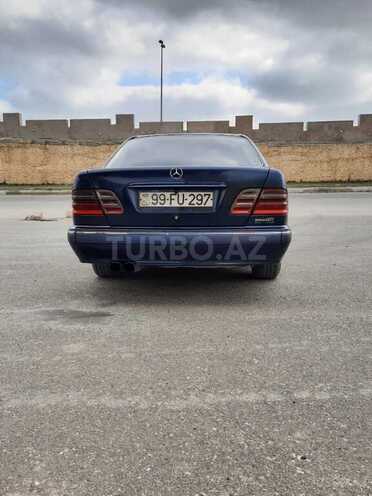 Mercedes E 220 2000, 300,000 km - 2.2 l - Bakı