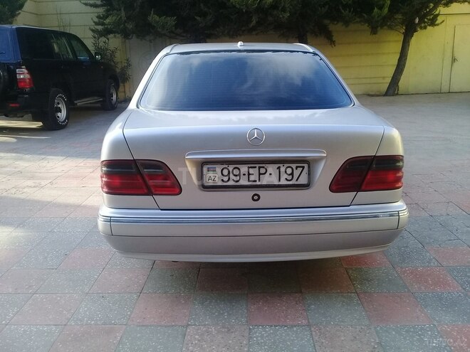 Mercedes E 200 2001, 315,500 km - 2.0 l - Bakı