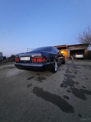 Mercedes E 240 1998, 445,000 km - 2.4 l - Masallı