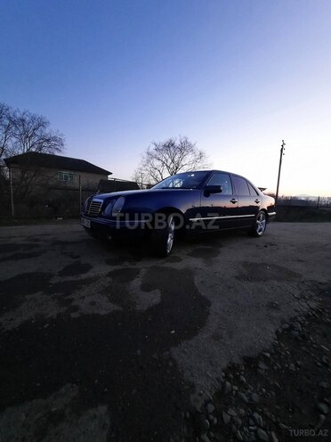 Mercedes E 240 1998, 445,000 km - 2.4 l - Masallı