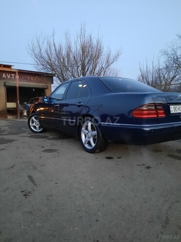 Mercedes E 240 1998, 445,000 km - 2.4 l - Masallı