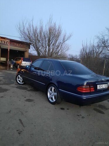 Mercedes E 240 1998, 445,000 km - 2.4 l - Masallı
