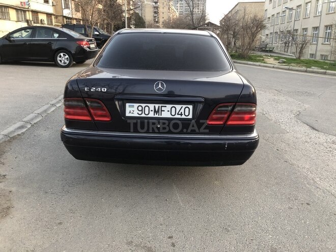 Mercedes E 240 1999, 317,000 km - 2.6 l - Bakı