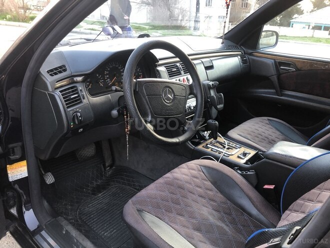 Mercedes E 240 1999, 317,000 km - 2.6 l - Bakı