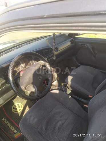 Volkswagen Vento 1993, 350,000 km - 2.0 l - Yevlax