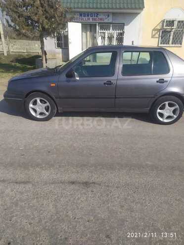 Volkswagen Vento 1993, 350,000 km - 2.0 l - Yevlax