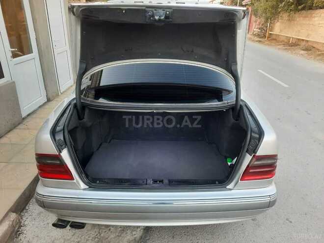 Mercedes E 220 2001, 280,000 km - 2.2 l - Bakı