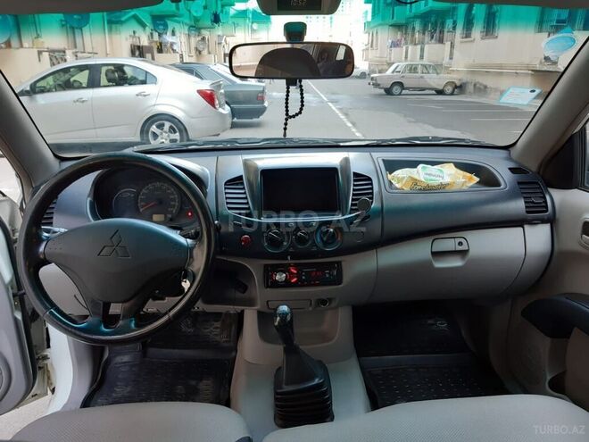 Mitsubishi L200 2006, 390,000 km - 2.4 l - Bakı