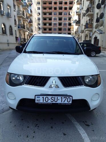 Mitsubishi L200 2006, 390,000 km - 2.4 l - Bakı