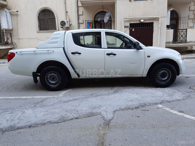 Mitsubishi L200 2006, 390,000 km - 2.4 l - Bakı