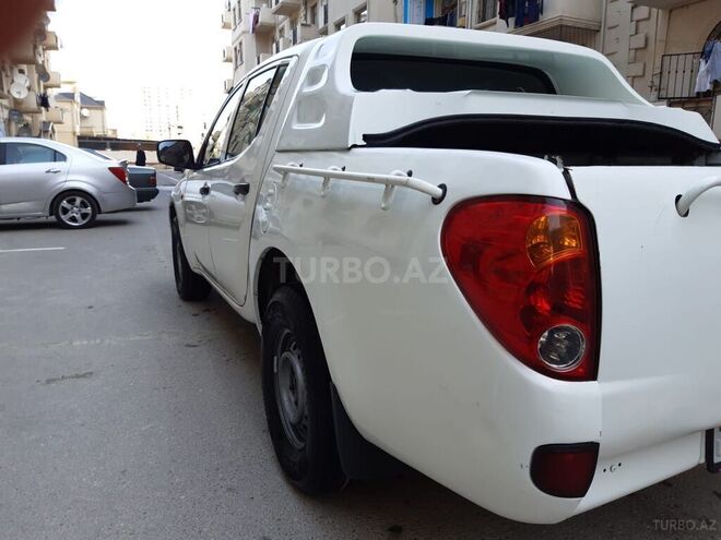 Mitsubishi L200 2006, 390,000 km - 2.4 l - Bakı