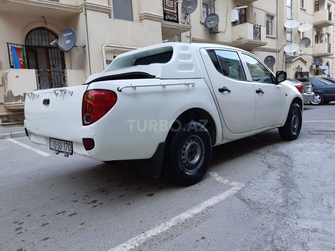 Mitsubishi L200 2006, 390,000 km - 2.4 l - Bakı