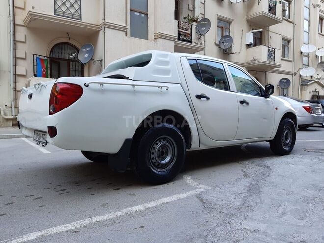Mitsubishi L200 2006, 390,000 km - 2.4 l - Bakı