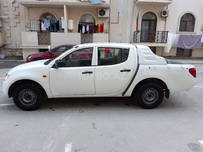 Mitsubishi L200 2006, 390,000 km - 2.4 l - Bakı
