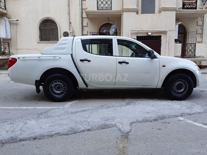 Mitsubishi L200 2006, 390,000 km - 2.4 l - Bakı
