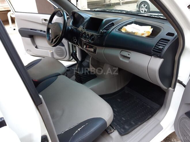 Mitsubishi L200 2006, 390,000 km - 2.4 l - Bakı
