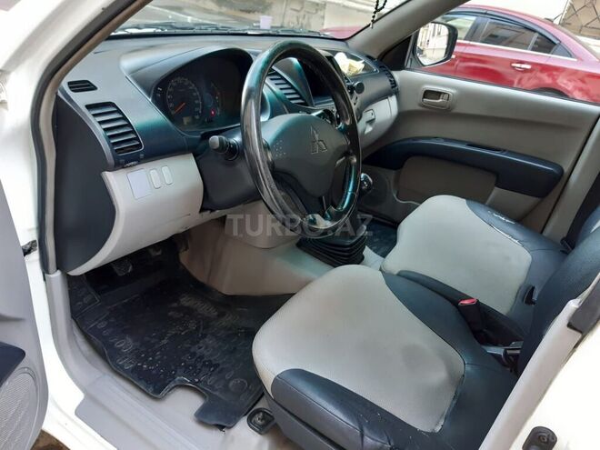 Mitsubishi L200 2006, 390,000 km - 2.4 l - Bakı