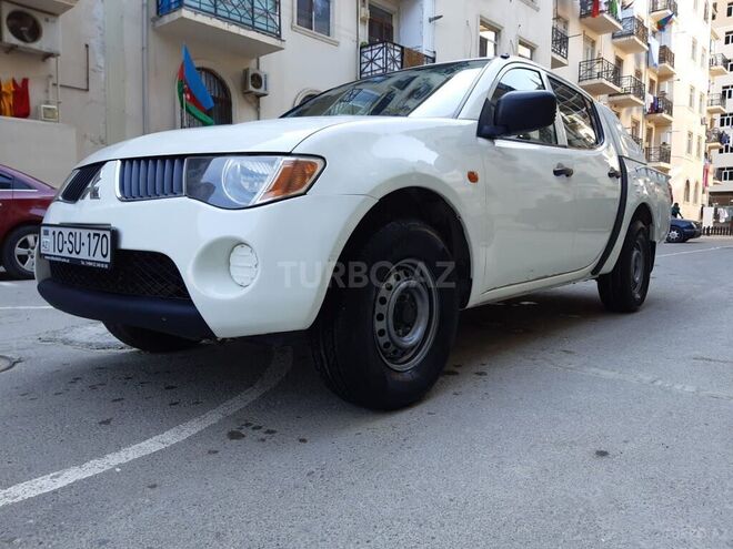 Mitsubishi L200 2006, 390,000 km - 2.4 l - Bakı