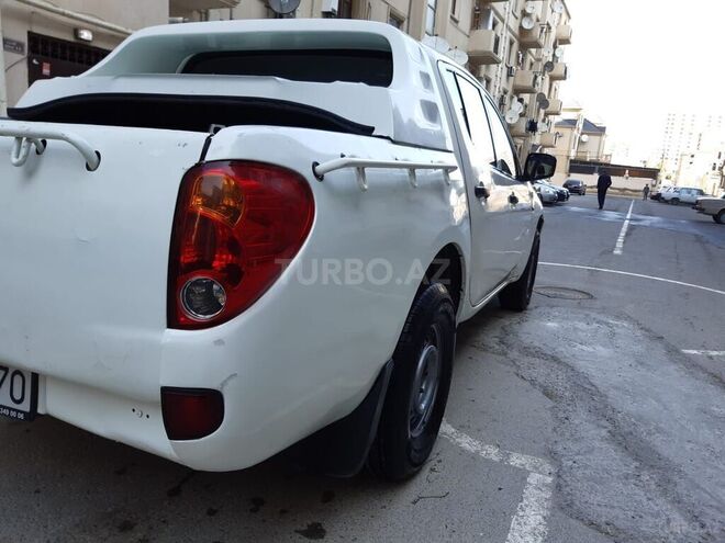 Mitsubishi L200 2006, 390,000 km - 2.4 l - Bakı
