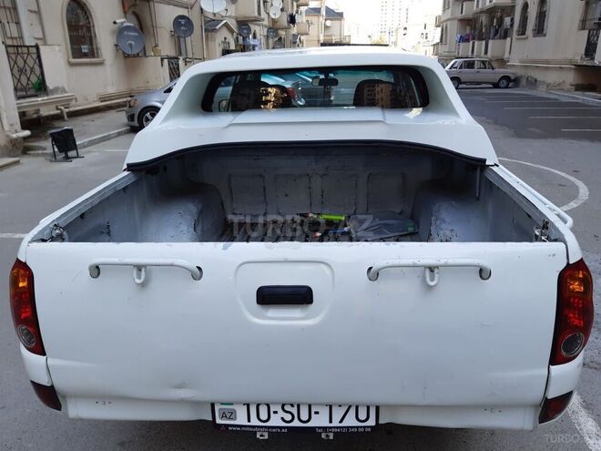 Mitsubishi L200 2006, 390,000 km - 2.4 l - Bakı