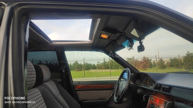 Mercedes E 220 1995, 270,000 km - 2.2 l - Bakı