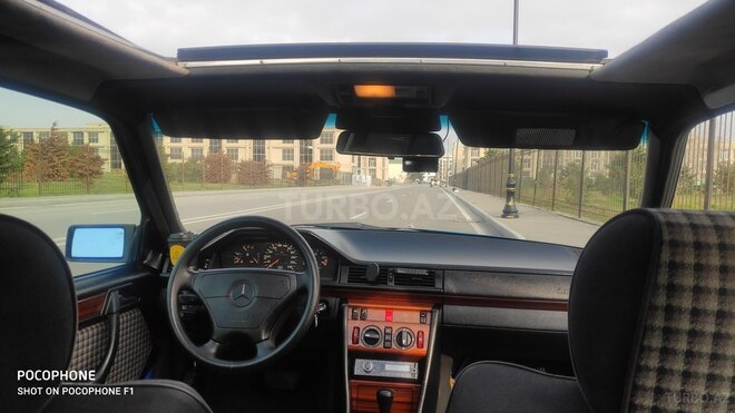 Mercedes E 220 1995, 270,000 km - 2.2 l - Bakı