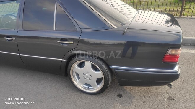 Mercedes E 220 1995, 270,000 km - 2.2 l - Bakı