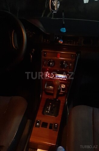 Mercedes E 250 1987, 415,656 km - 0.3 l - Sabirabad