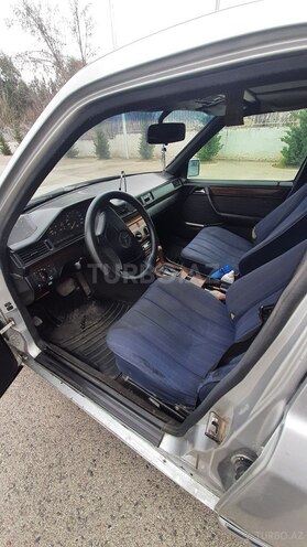 Mercedes E 250 1987, 415,656 km - 0.3 l - Sabirabad