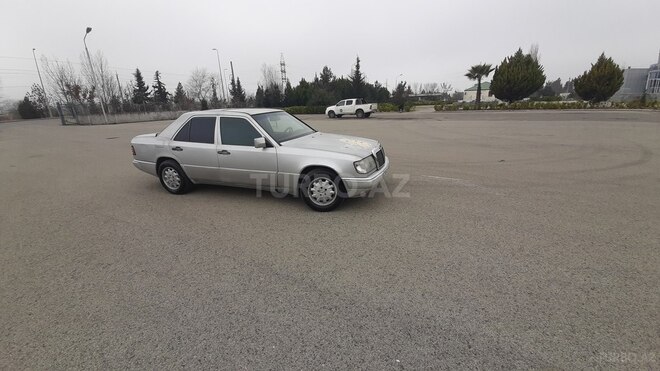 Mercedes E 250 1987, 415,656 km - 0.3 l - Sabirabad
