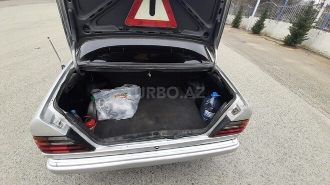Mercedes E 250 1987, 415,656 km - 0.3 l - Sabirabad