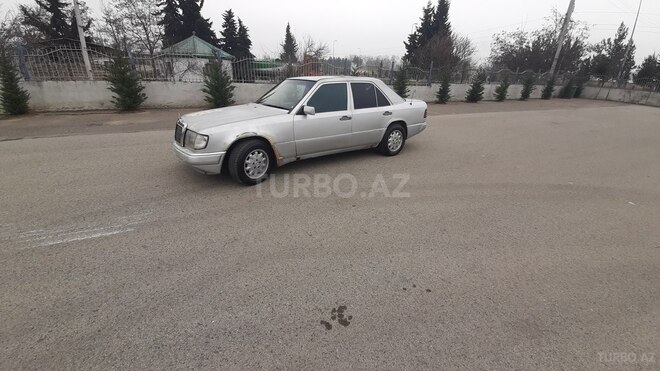 Mercedes E 250 1987, 415,656 km - 0.3 l - Sabirabad