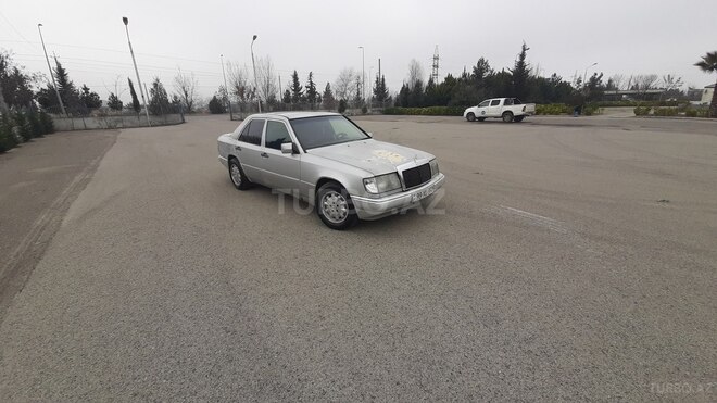 Mercedes E 250 1987, 415,656 km - 0.3 l - Sabirabad