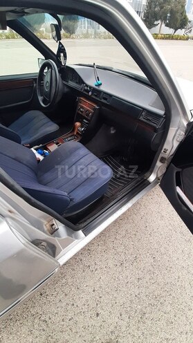Mercedes E 250 1987, 415,522 km - 2.5 l - Sabirabad