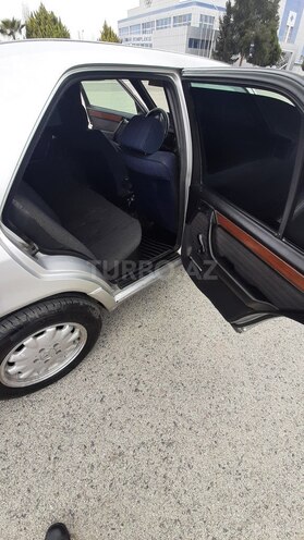 Mercedes E 250 1987, 415,522 km - 2.5 l - Sabirabad