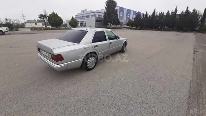 Mercedes E 250 1987, 415,522 km - 2.5 l - Sabirabad