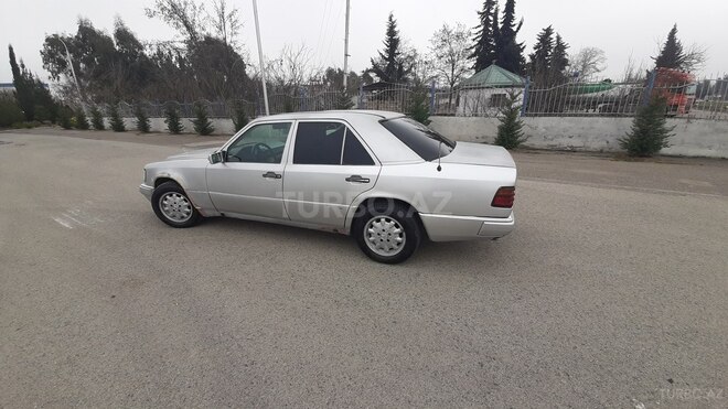 Mercedes E 250 1987, 415,522 km - 2.5 l - Sabirabad