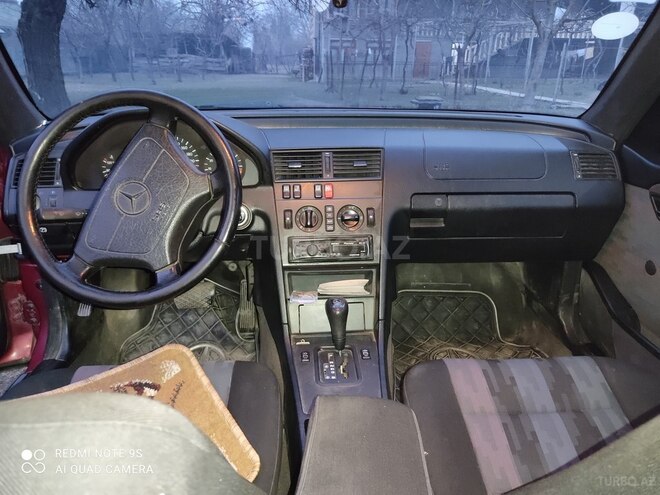 Mercedes C 200 1995, 210,598 km - 2.2 л - Qax