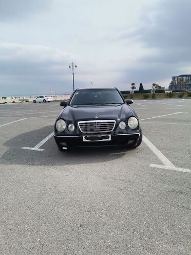 Mercedes E 240 2000, 302,000 km - 2.6 л - Sumqayıt