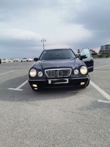 Mercedes E 240 2000, 302,000 km - 2.6 л - Sumqayıt