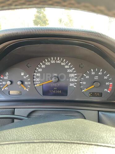 Mercedes E 240 2001, 174,000 km - 2.6 л - Goranboy