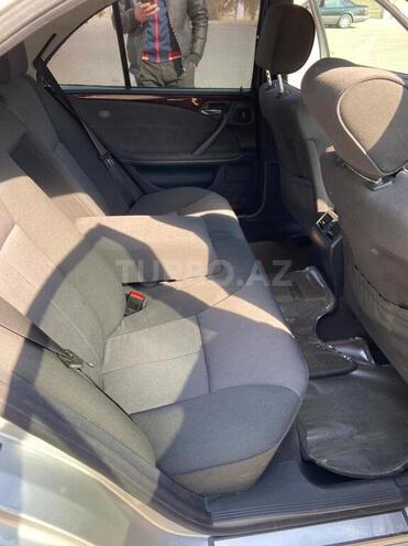 Mercedes E 240 2001, 174,000 km - 2.6 л - Goranboy
