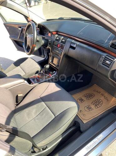 Mercedes E 240 2001, 174,000 km - 2.6 л - Goranboy