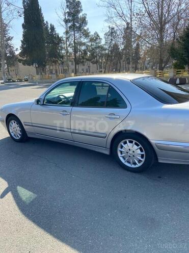 Mercedes E 240 2001, 174,000 km - 2.6 л - Goranboy